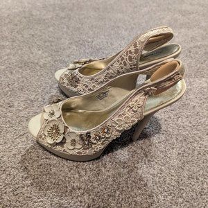 Peak toe stilettos with floral design